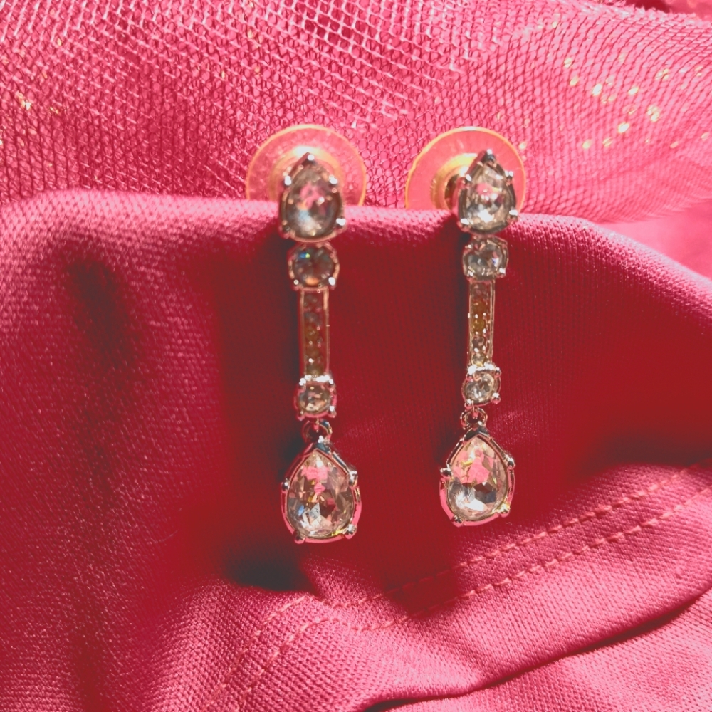 Elegant 1-1/2" Pierced Drop Dangle Rhinestone Earrings Silver-tone NWOT